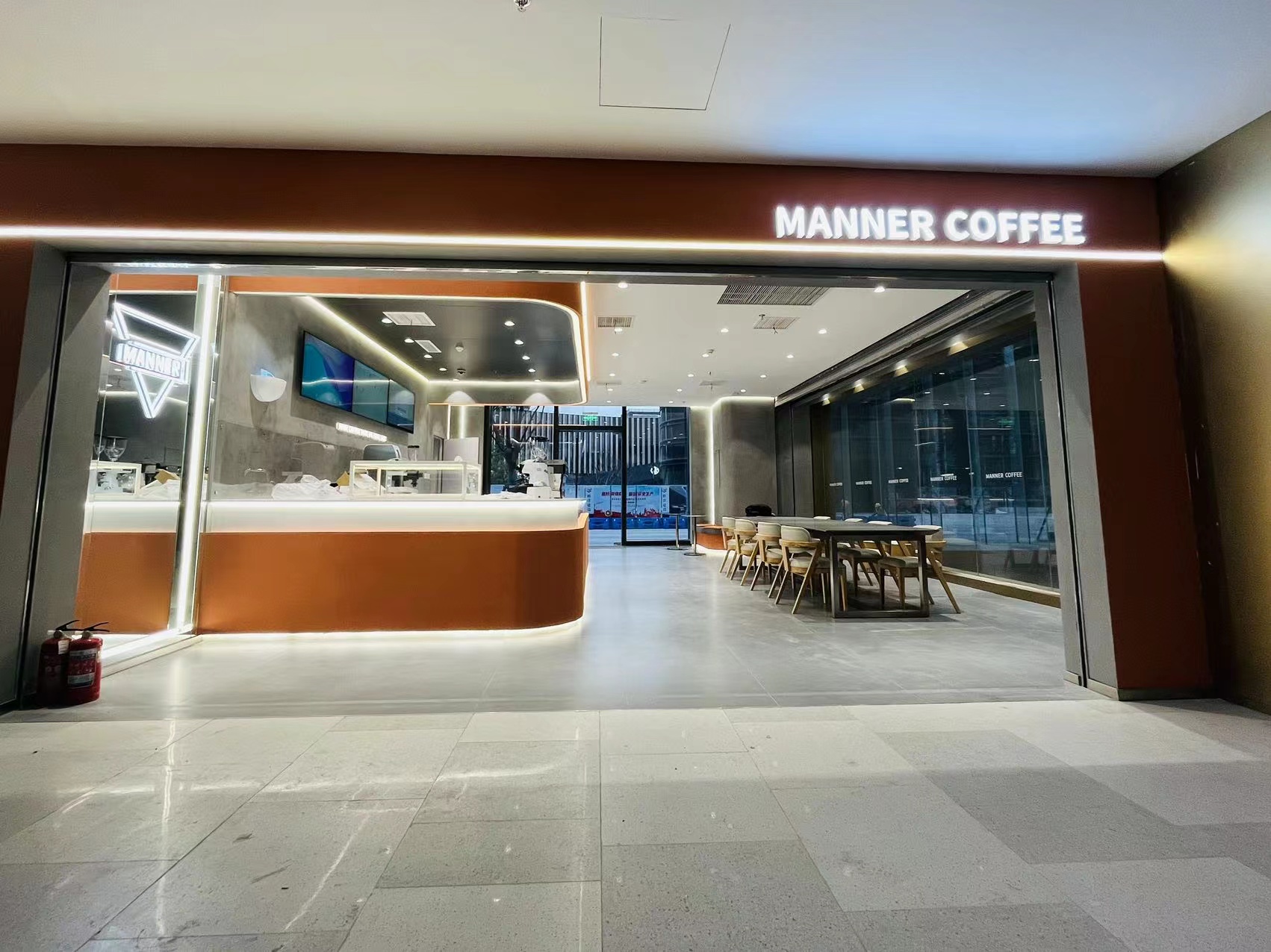 MANNER-1.jpg