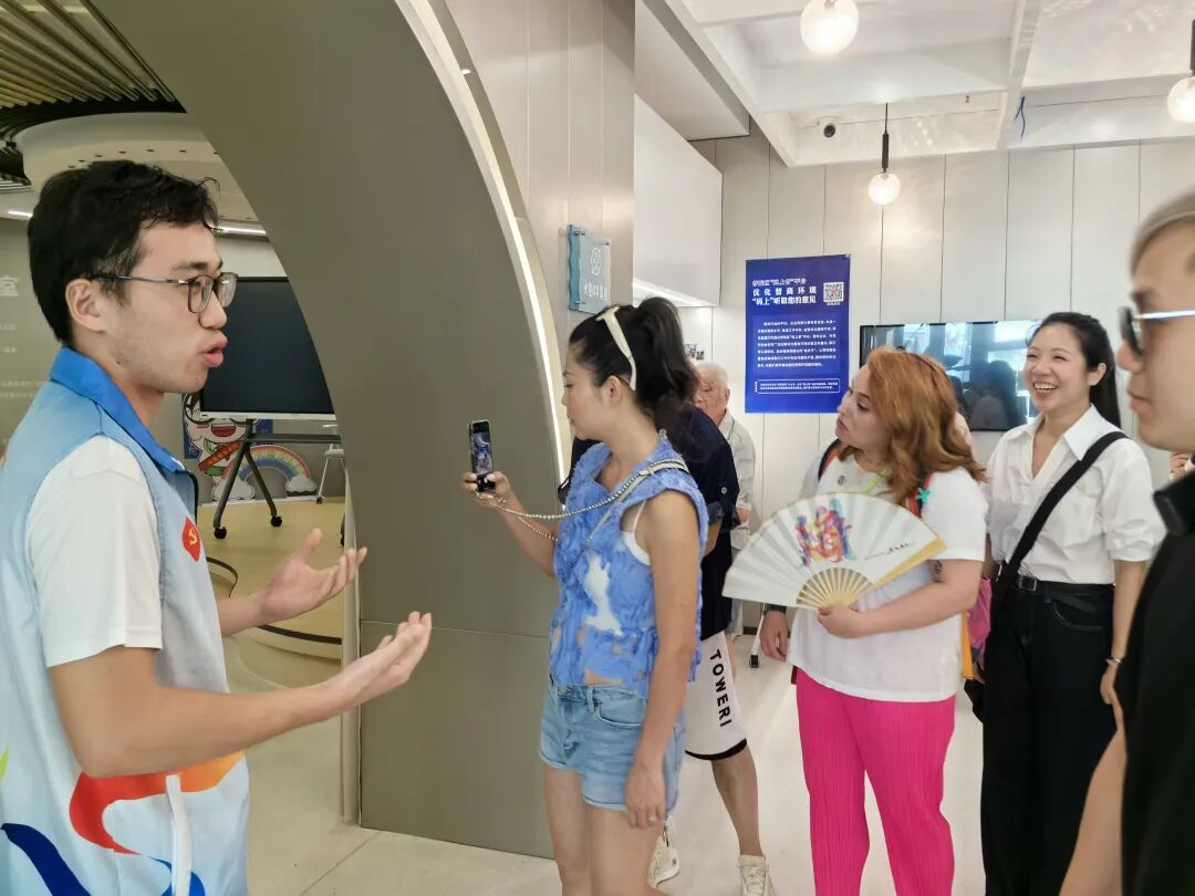 双语志愿者1.jpg
